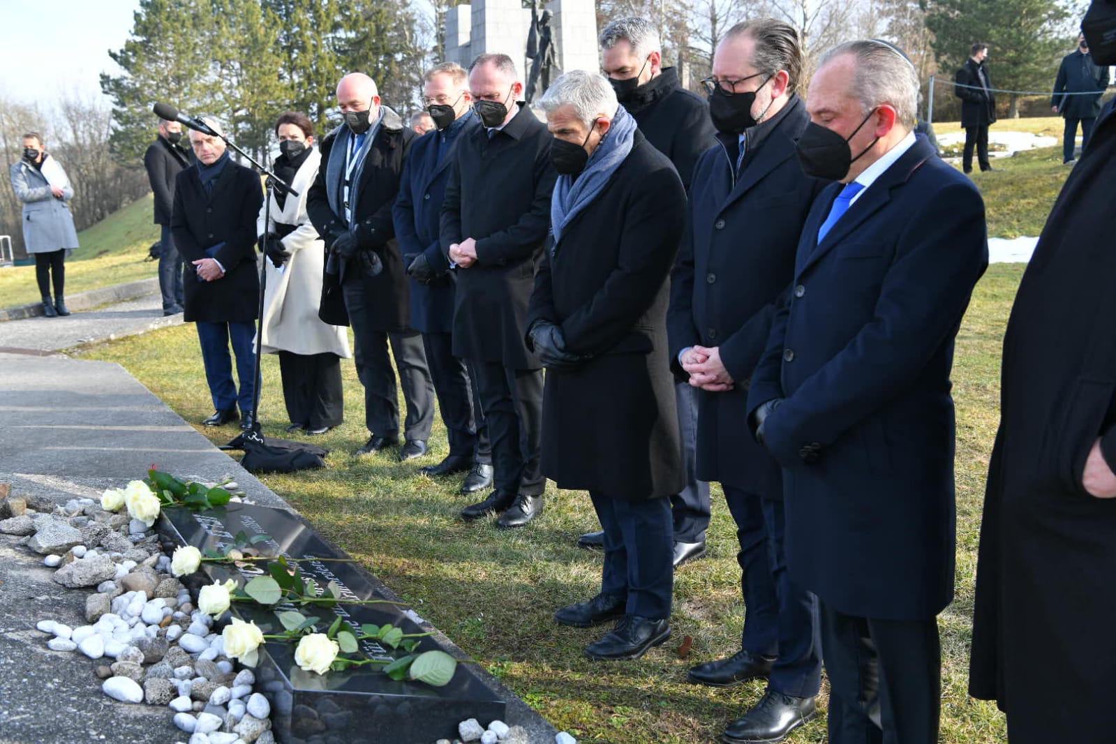 AM Lapid mit BK Nehammer, Minister Schallenberg, Minister Karner, Botsch. Rodgold